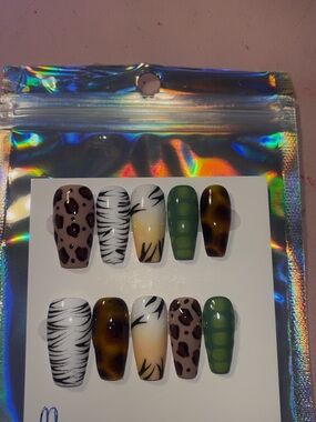 10 PC Hand Crafted Safari Nails NWT